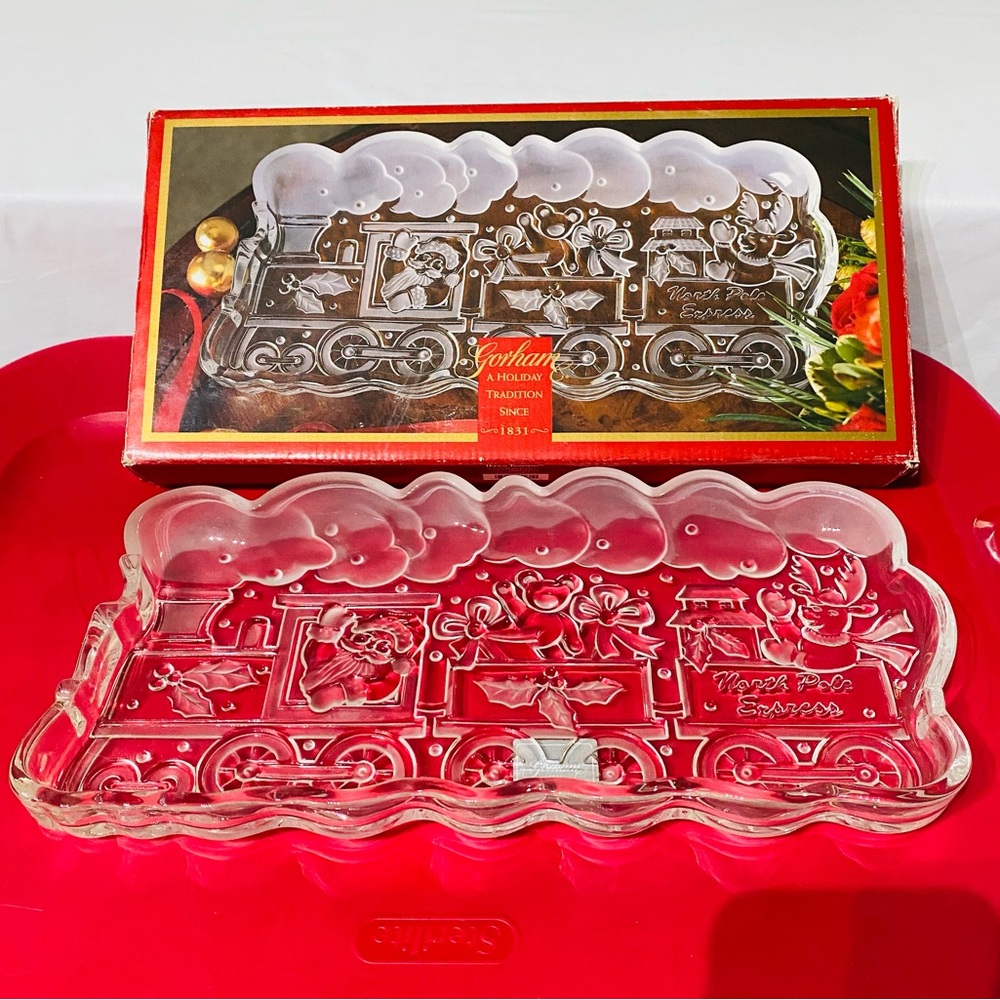 GORHAM Holiday Traditions North Pole Express Plater. 13 1/2” size.